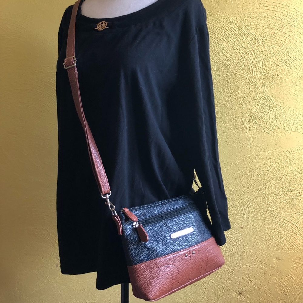 New Woman’s Stone Mountain Shoulder Purse NWOT